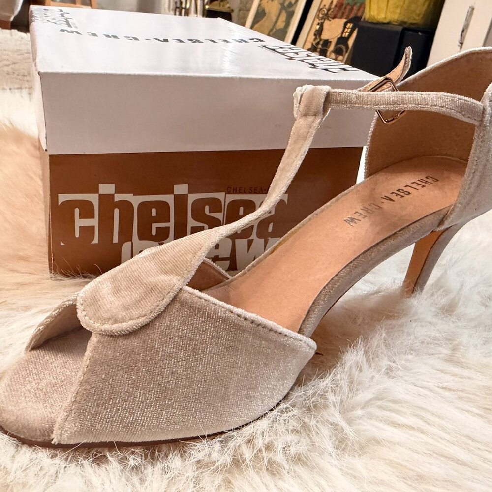 NWT Chelsea Crew Velvet Nude High Heels Vintage 1930s/1940s style US W 8.5